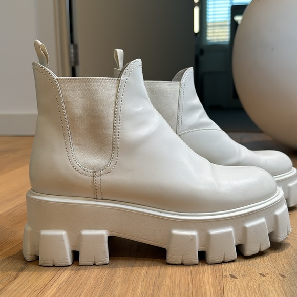 Prada boots in good condition, very comfortable - Picture 3 of 5